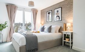 Cozy 3 Bedroom Terrace Cottage In Epsom