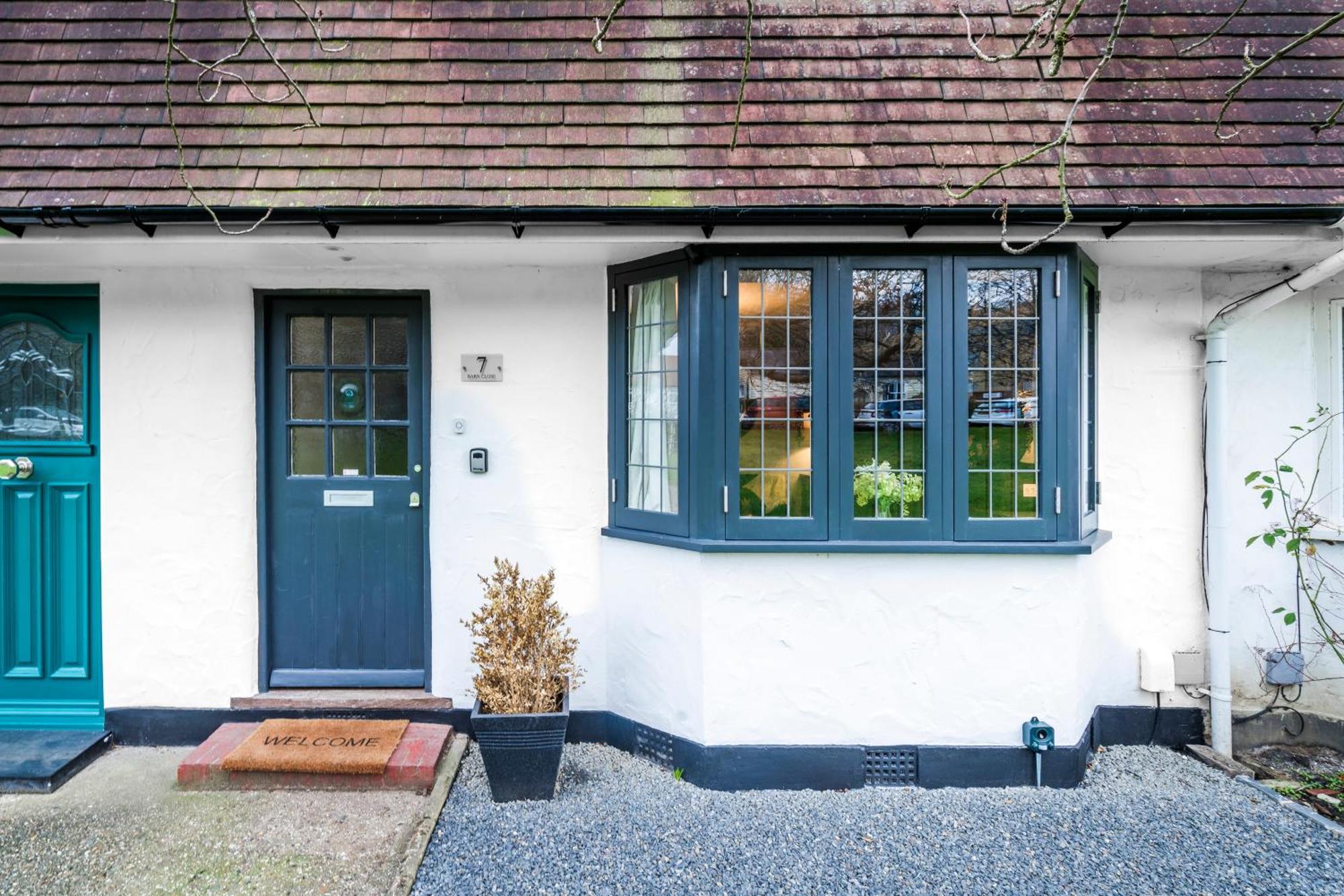 Cozy 3 Bedroom Terrace Cottage In Epsom Exterior photo