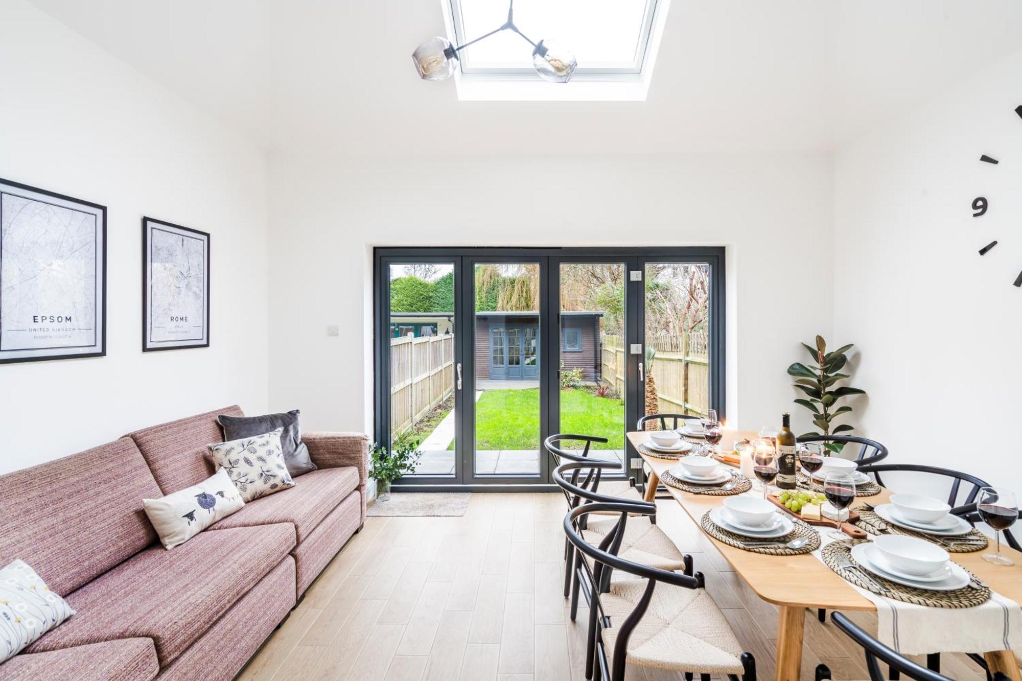 Cozy 3 Bedroom Terrace Cottage In Epsom Exterior photo